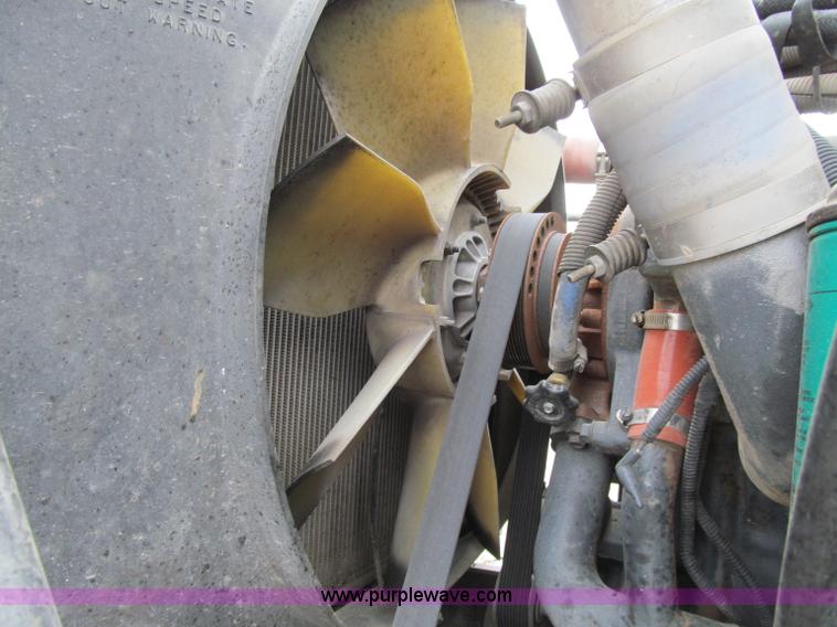 image for item D7001 2001 Mack CH613 semi truck