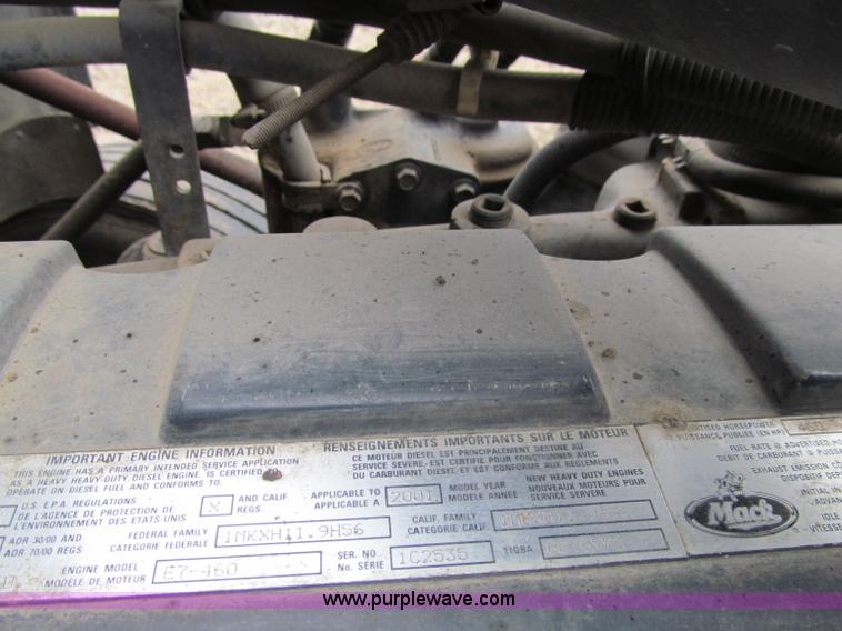 image for item D7001 2001 Mack CH613 semi truck