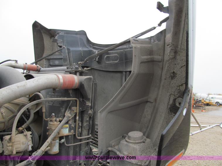 image for item D7001 2001 Mack CH613 semi truck