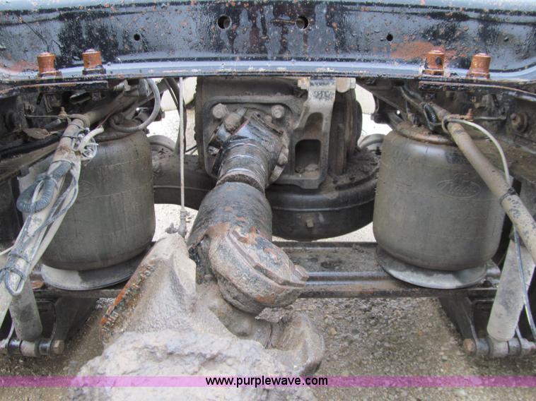 image for item D7002 2001 Mack CH613 semi truck