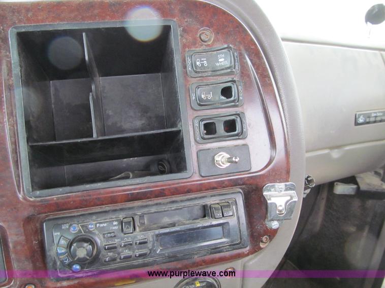 image for item D7002 2001 Mack CH613 semi truck