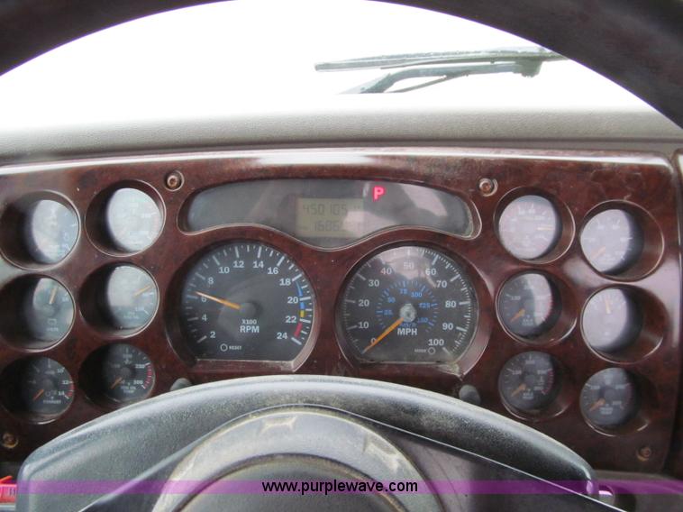 image for item D7002 2001 Mack CH613 semi truck