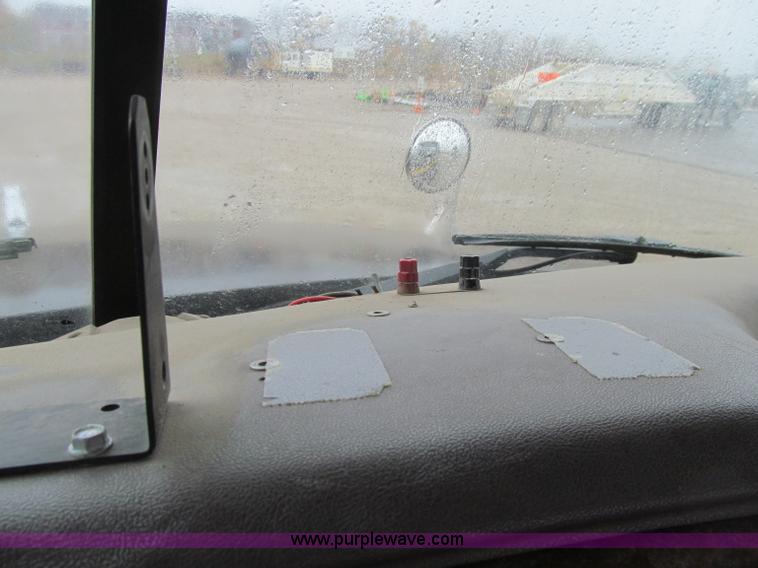 image for item D7002 2001 Mack CH613 semi truck