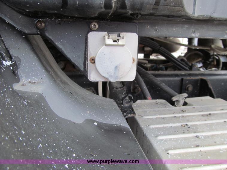 image for item D7002 2001 Mack CH613 semi truck