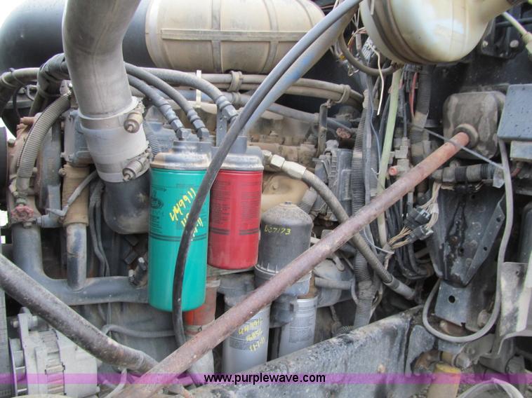 image for item D7002 2001 Mack CH613 semi truck