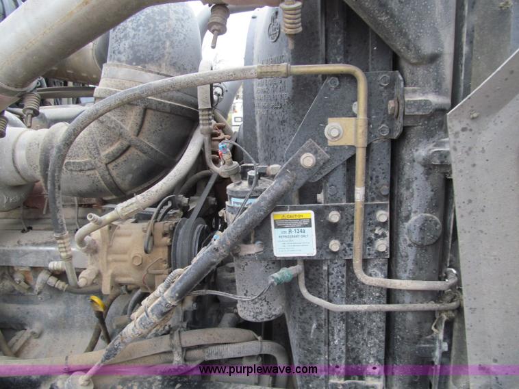 image for item D7002 2001 Mack CH613 semi truck