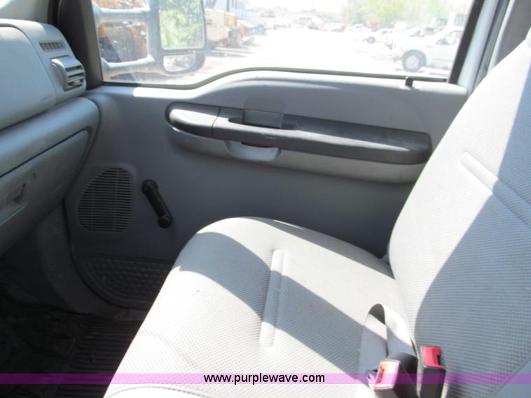 image for item E2037 2006 Ford F450 XL Super Duty service truck