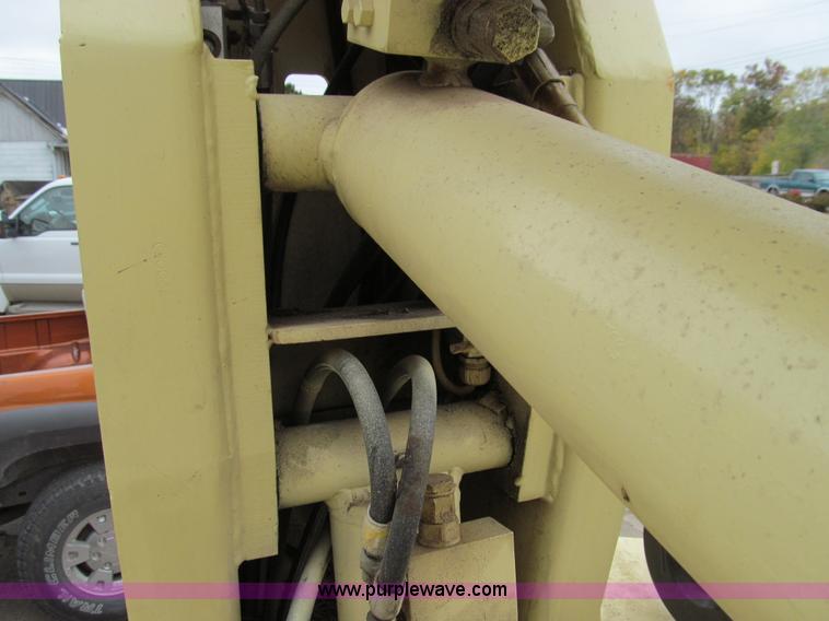 image for item E3540 1995 JLG 40HA articulating boom lift