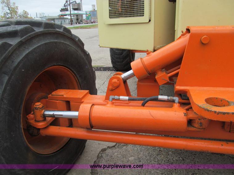 image for item E3540 1995 JLG 40HA articulating boom lift