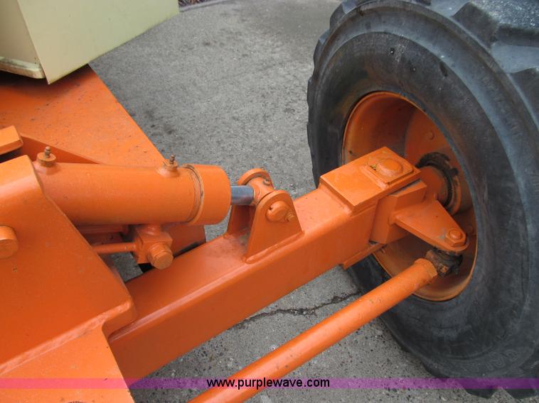 image for item E3540 1995 JLG 40HA articulating boom lift