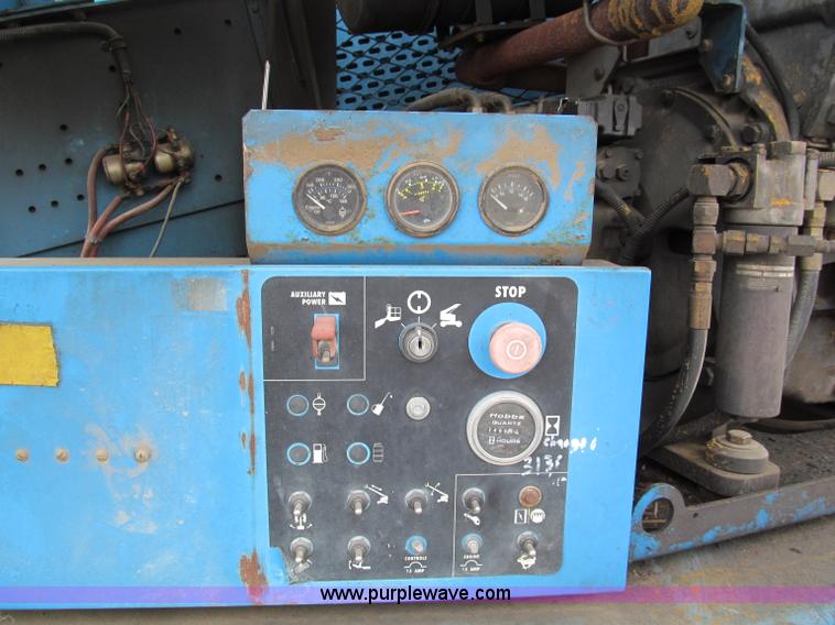 image for item E5599 1994 Genie S60 boom lift