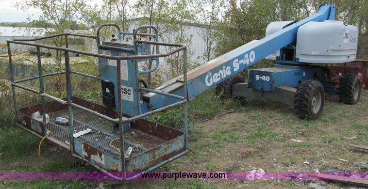 image for item E5600 1998 Genie S40 boom lift