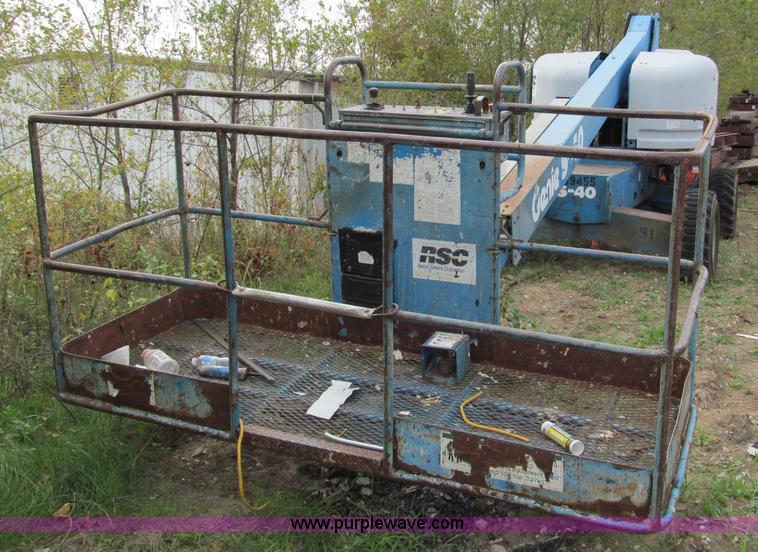 image for item E5600 1998 Genie S40 boom lift