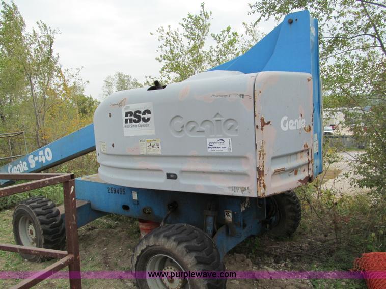 image for item E5600 1998 Genie S40 boom lift