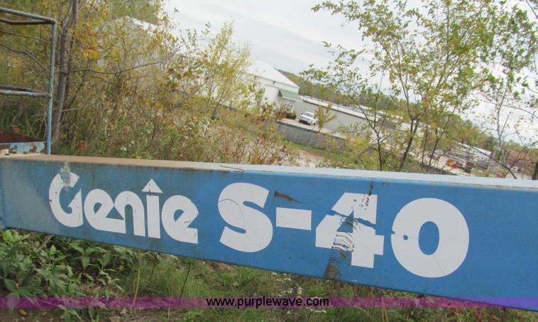 image for item E5600 1998 Genie S40 boom lift