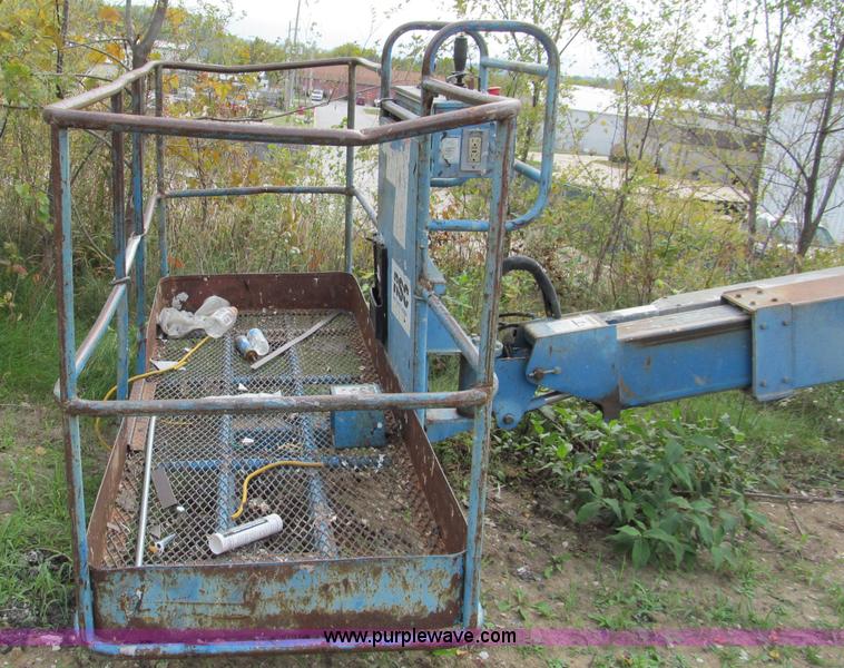 image for item E5600 1998 Genie S40 boom lift