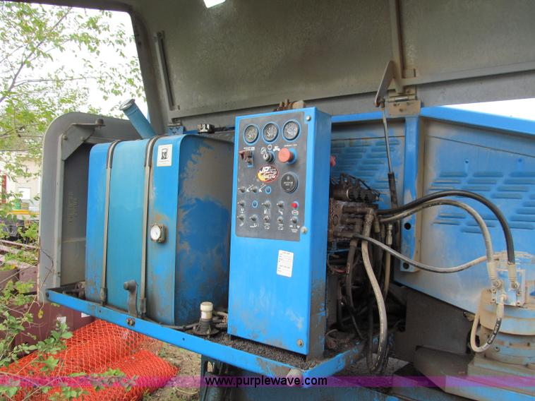 image for item E5600 1998 Genie S40 boom lift