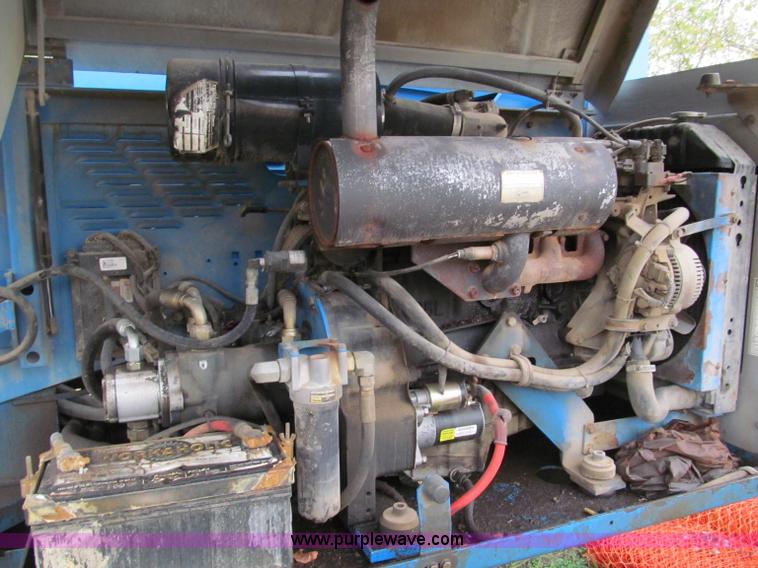 image for item E5600 1998 Genie S40 boom lift