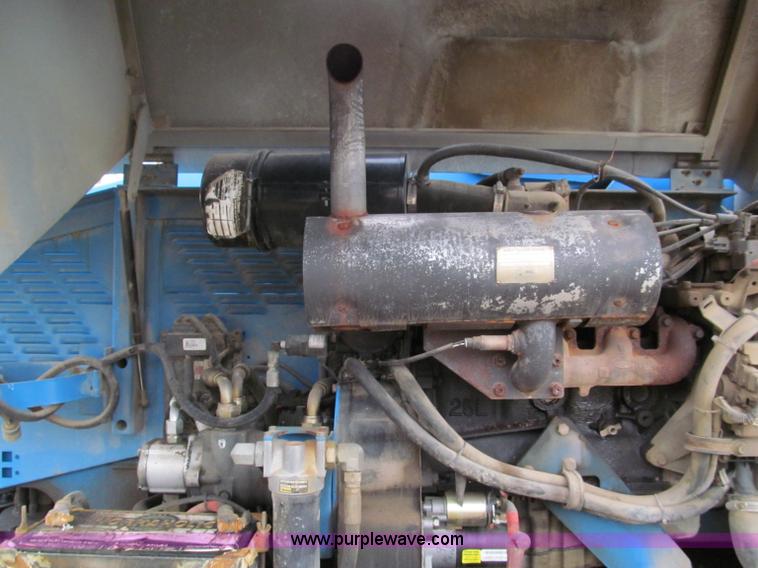 image for item E5600 1998 Genie S40 boom lift