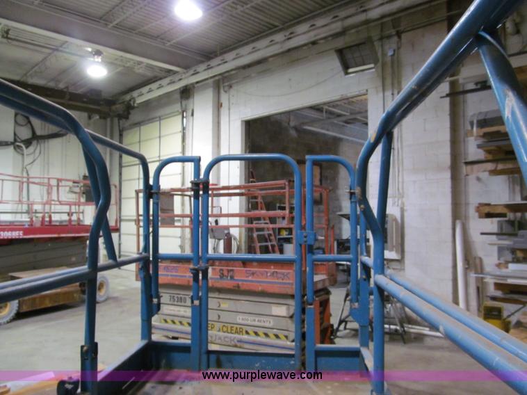 image for item E5604 Genie GS2046 scissor lift