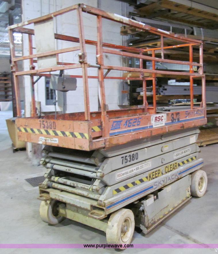 image for item E5607 Skyjack 4626 SJIII scissor lift