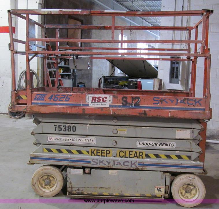 image for item E5607 Skyjack 4626 SJIII scissor lift