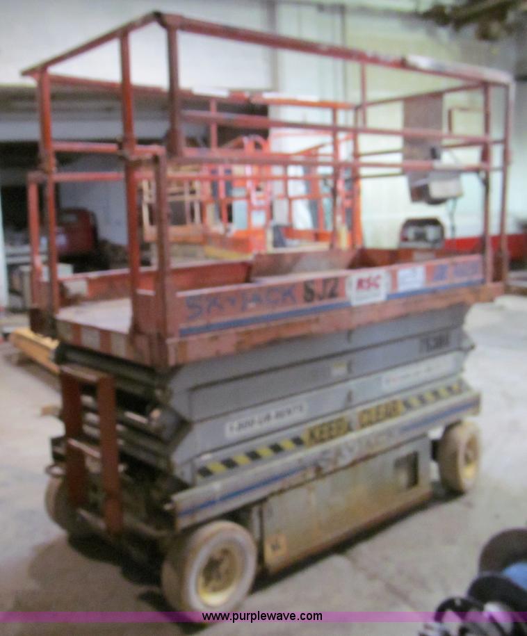image for item E5607 Skyjack 4626 SJIII scissor lift