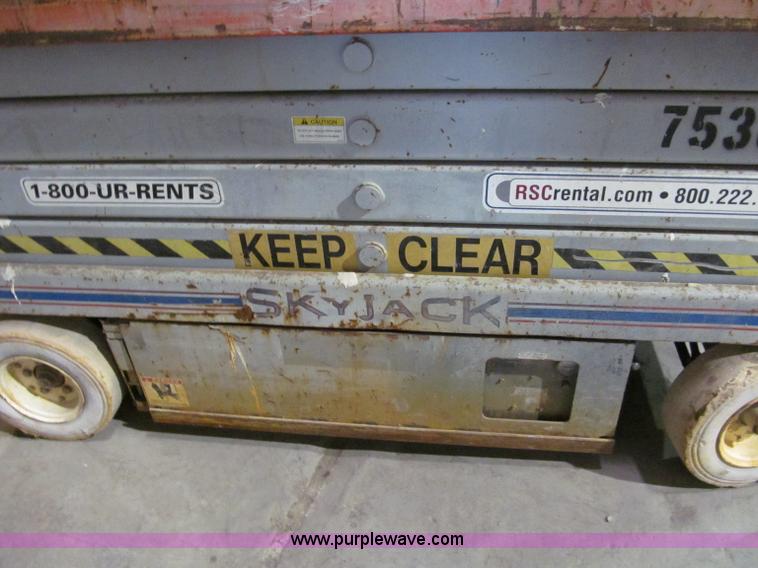 image for item E5607 Skyjack 4626 SJIII scissor lift