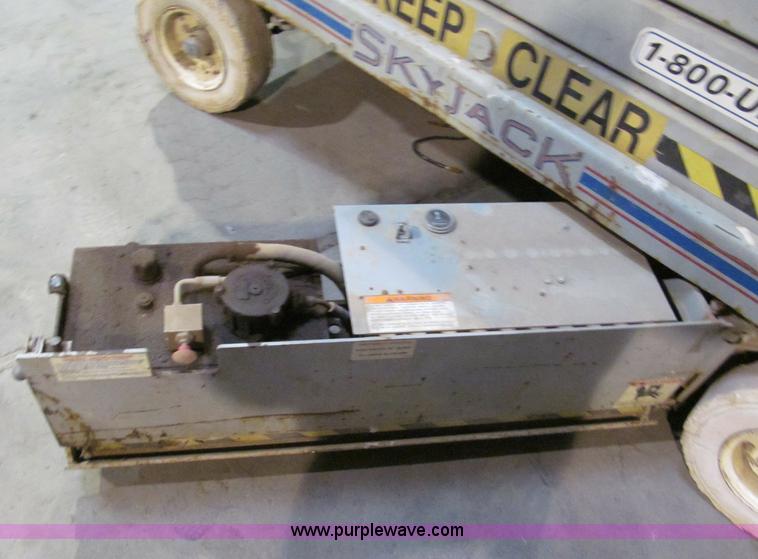 image for item E5607 Skyjack 4626 SJIII scissor lift