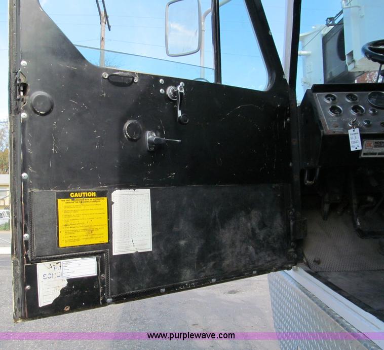 image for item E5610 1996 Koehring MCH-350D truck crane