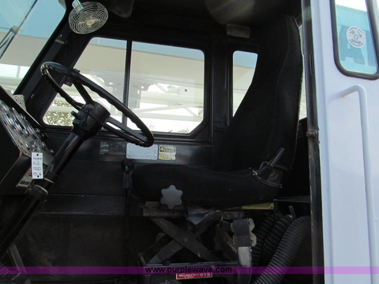 image for item E5610 1996 Koehring MCH-350D truck crane