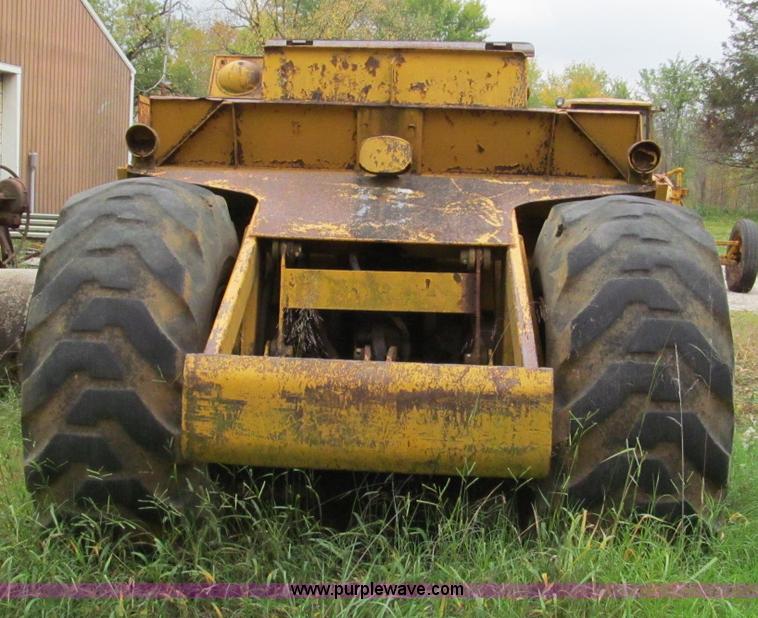 image for item E5612 1969 International E200 Pay Scraper paddle scraper