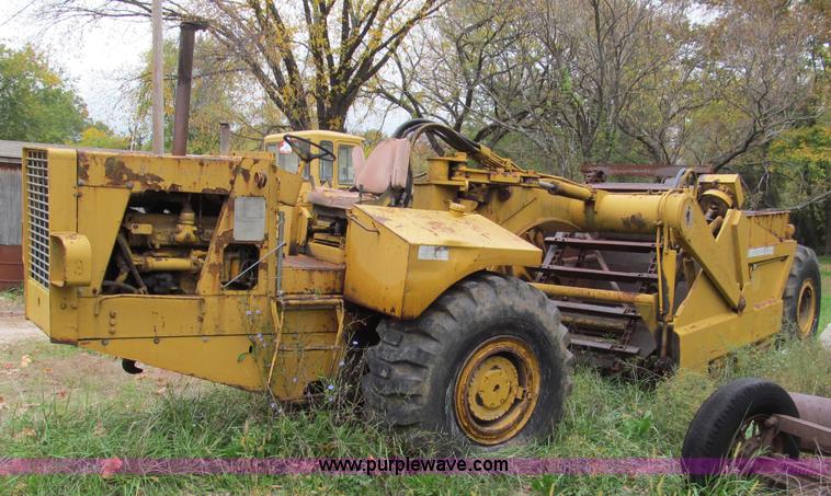 image for item E5612 1969 International E200 Pay Scraper paddle scraper