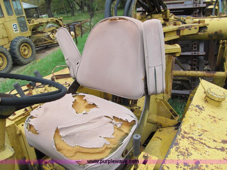 image for item E5612 1969 International E200 Pay Scraper paddle scraper