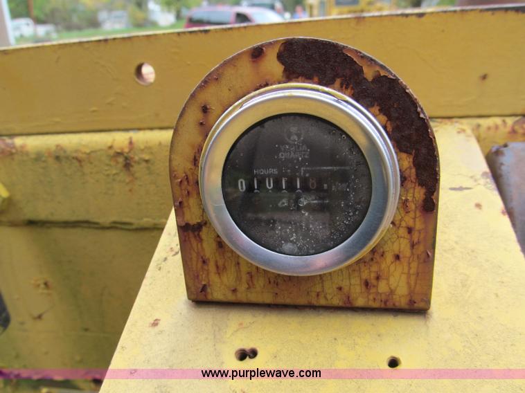 image for item E5612 1969 International E200 Pay Scraper paddle scraper