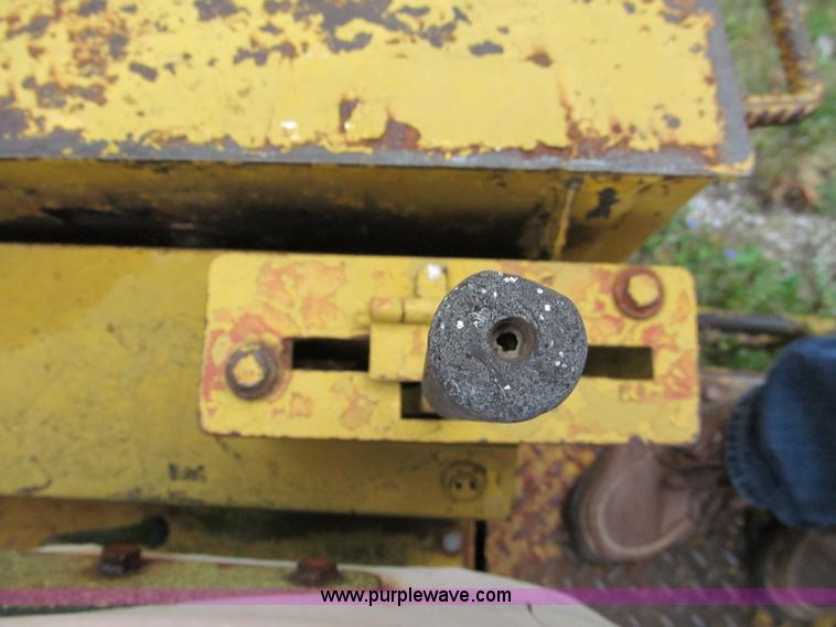 image for item E5612 1969 International E200 Pay Scraper paddle scraper