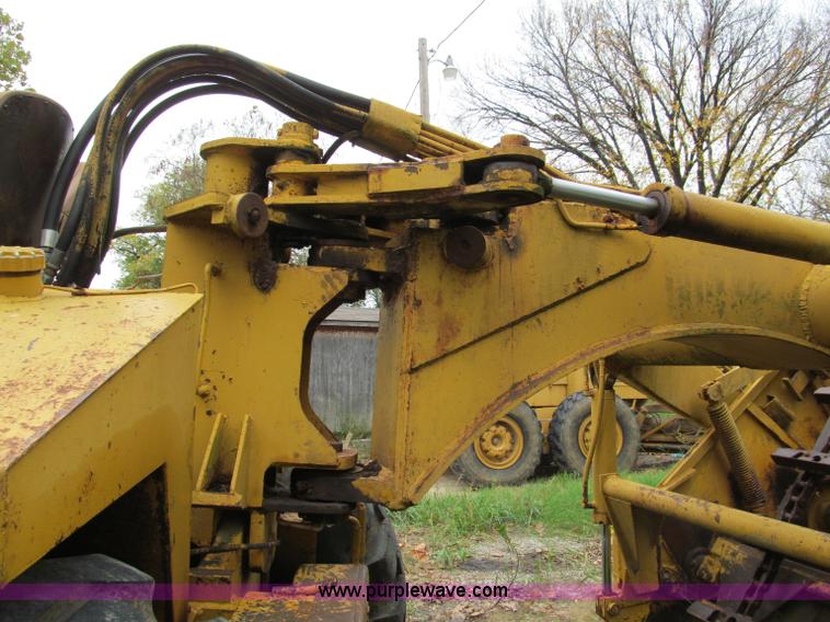 image for item E5612 1969 International E200 Pay Scraper paddle scraper