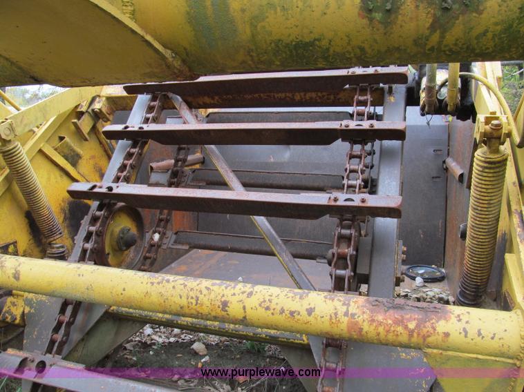 image for item E5612 1969 International E200 Pay Scraper paddle scraper