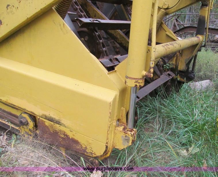 image for item E5612 1969 International E200 Pay Scraper paddle scraper