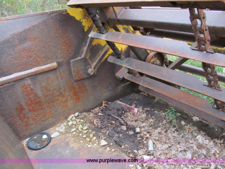 image for item E5612 1969 International E200 Pay Scraper paddle scraper