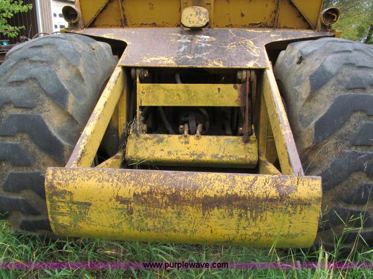 image for item E5612 1969 International E200 Pay Scraper paddle scraper