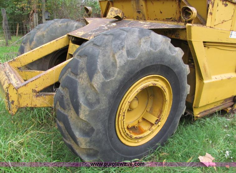 image for item E5612 1969 International E200 Pay Scraper paddle scraper