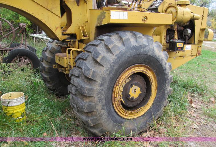 image for item E5612 1969 International E200 Pay Scraper paddle scraper