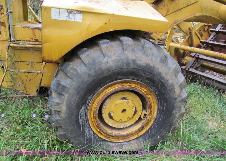 image for item E5612 1969 International E200 Pay Scraper paddle scraper