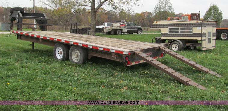 image for item E5634 1998 Texas-bragg 22' gooseneck trailer