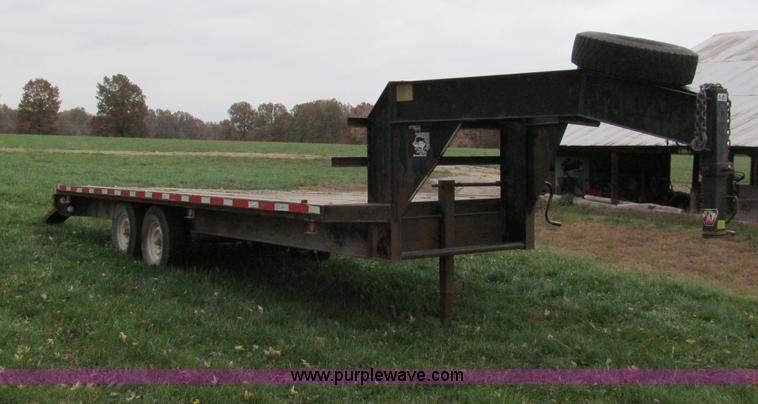 image for item E5634 1998 Texas-bragg 22' gooseneck trailer