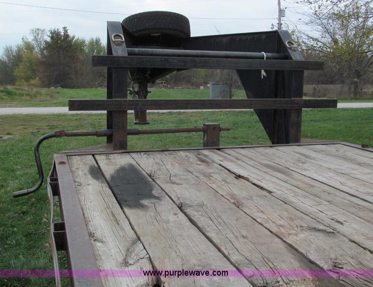 image for item E5634 1998 Texas-bragg 22' gooseneck trailer