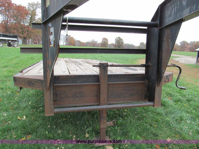 image for item E5634 1998 Texas-bragg 22' gooseneck trailer