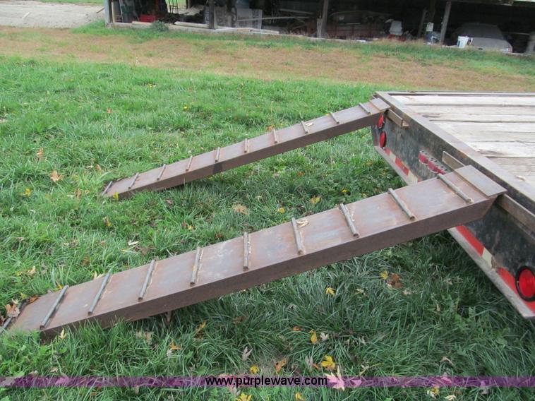 image for item E5634 1998 Texas-bragg 22' gooseneck trailer