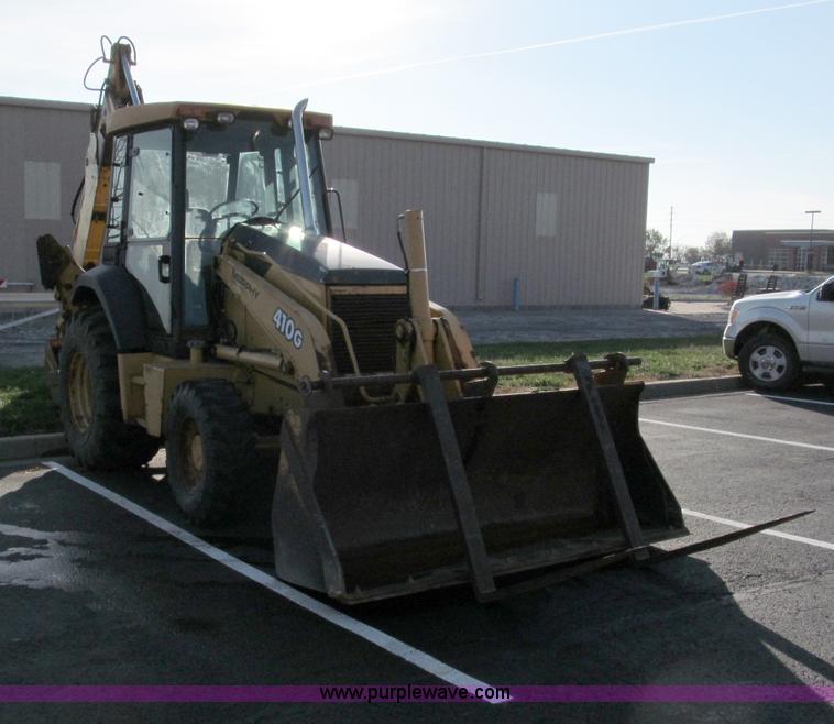 image for item E5643 2003 John Deere 410G backhoe
